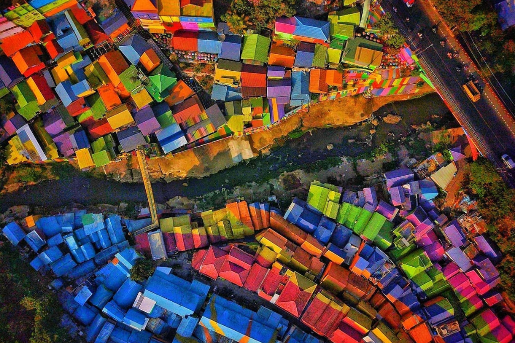 Wisata fotografi di desa warna warni